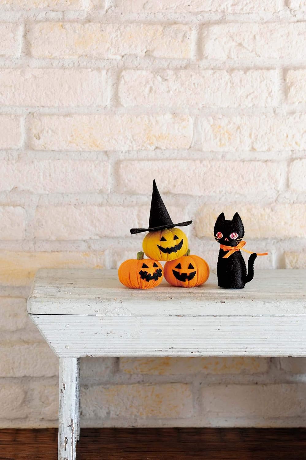 Very Cute Home Decor with Felt - Japanese Craft Book
