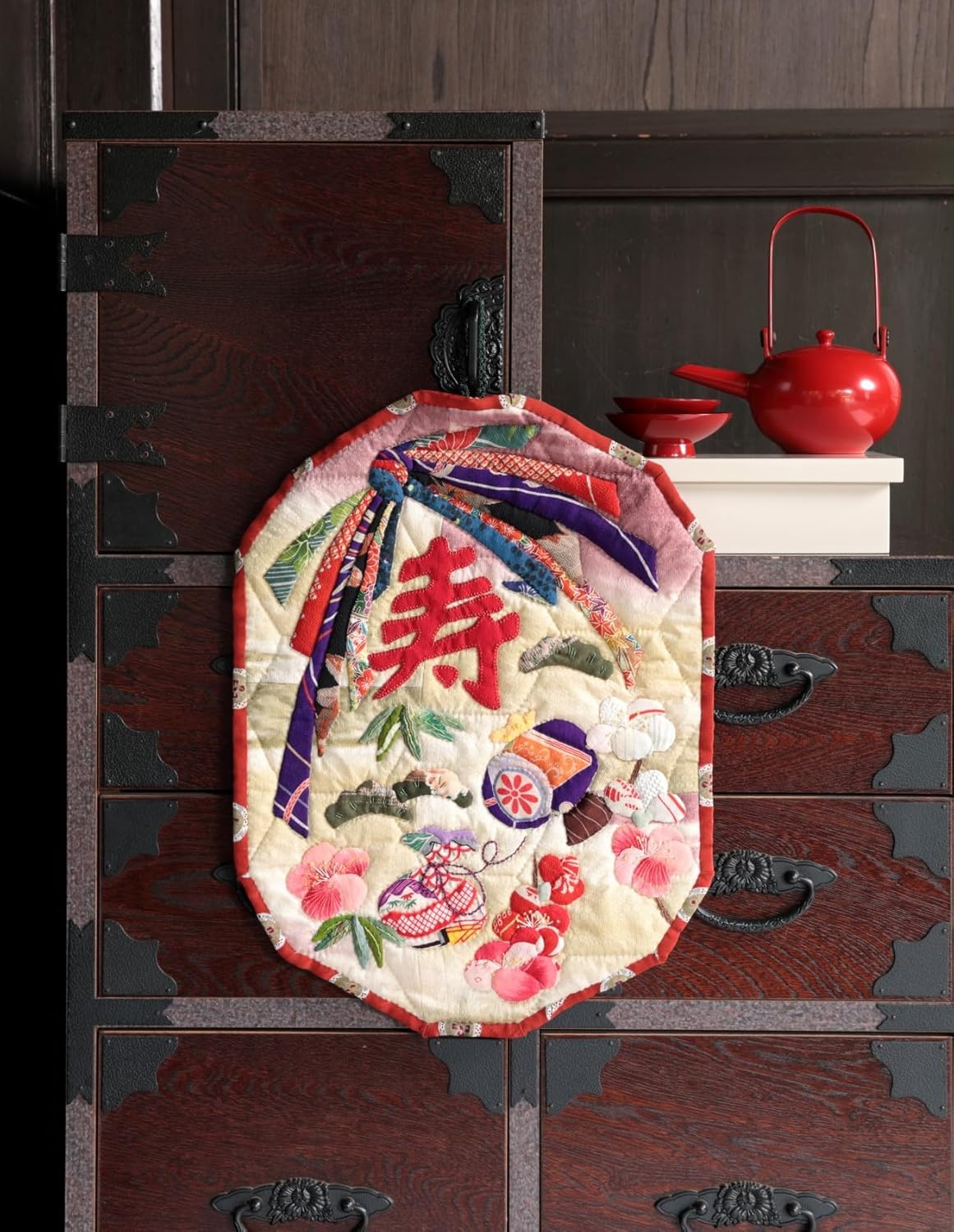 QUILTS JAPAN Winter 2023 - 2024 Vol 196 - Japanese Craft Book
