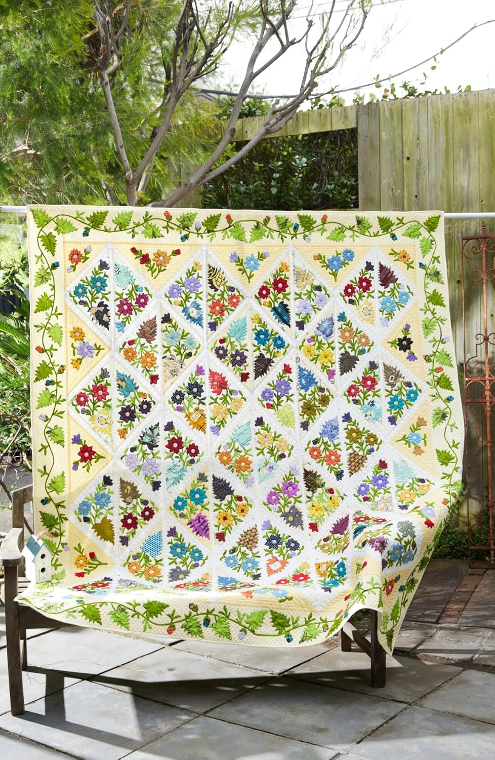 QUILTS JAPAN Spring 2025 Vol 201 - Japanese Craft Book