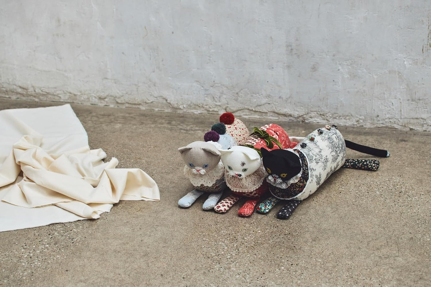Cat Bags and Small Accessories Made with Linen  - Japanese Craft Book