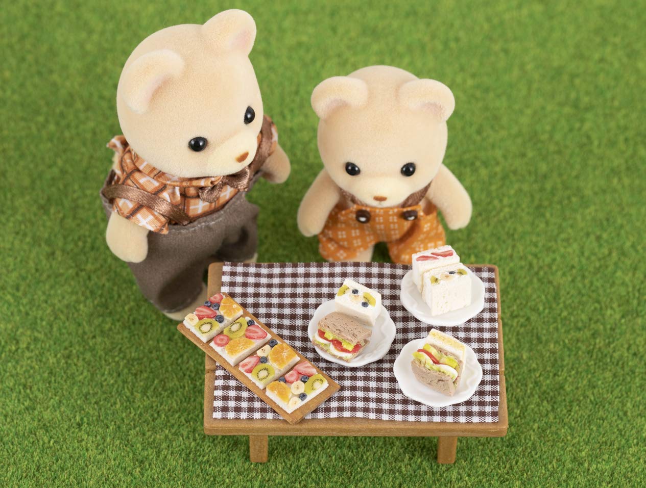 Sylvanian Families Fun Life with Nice House, Furniture and Miniature Foods  - Japanese Craft Book