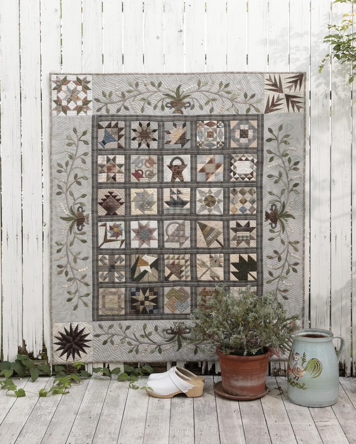 QUILTS JAPAN Autumn Fall 2025 Vol 203 - Japanese Craft Book