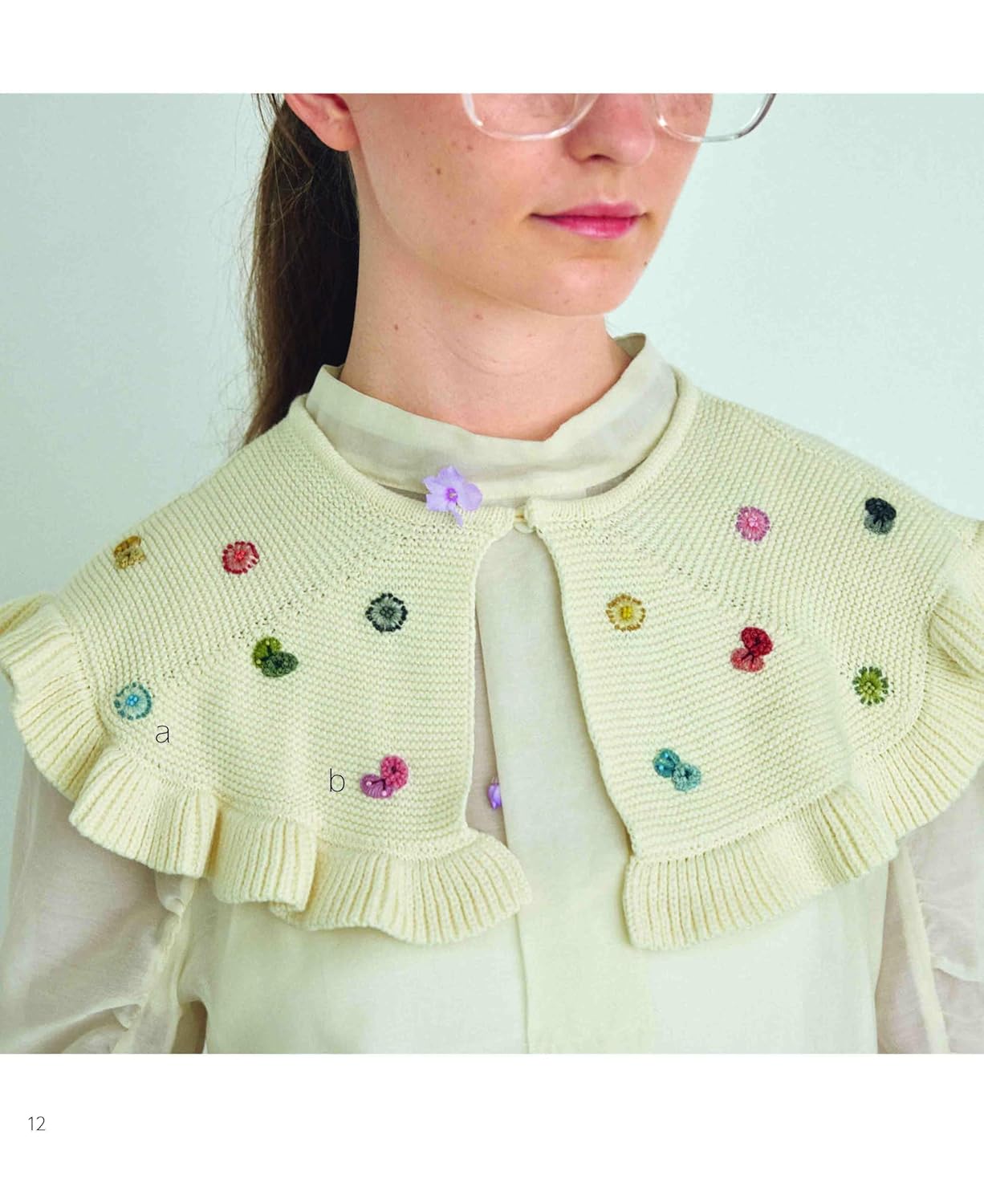 Flowers in Wool Embroidery : 50 Stitches for Knitwear - Japanese Craft Book