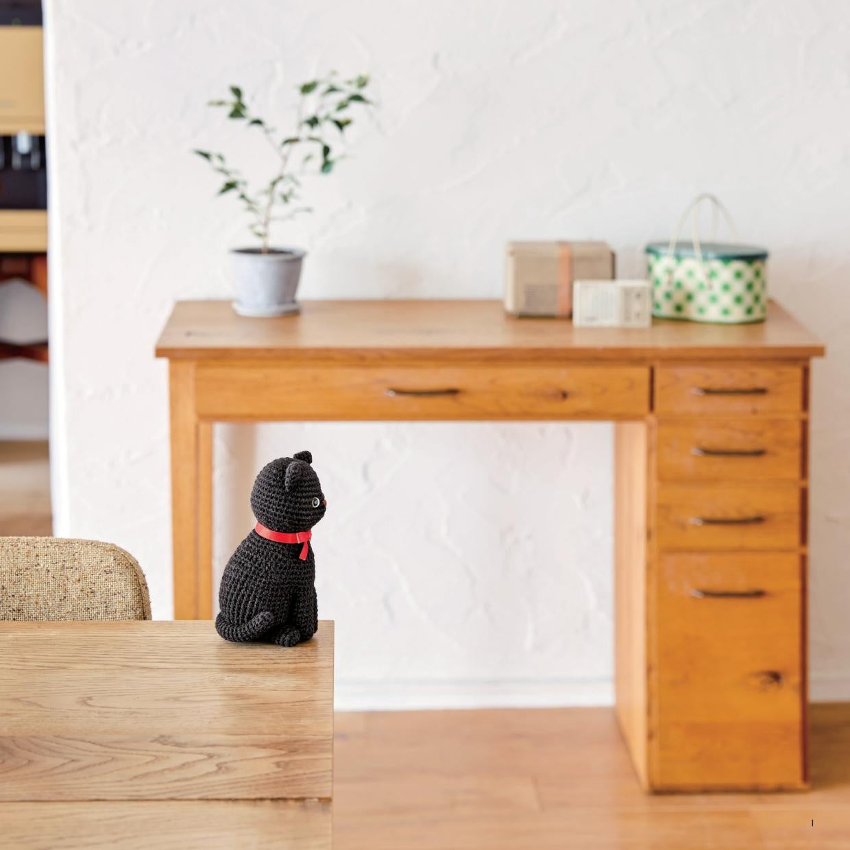 Relaxed and Cute AMIGURUMI CATS - Japanese Craft Book