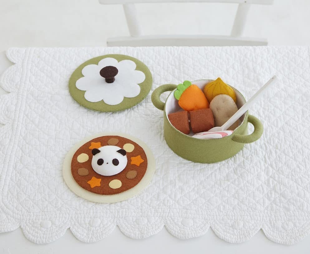 Let's Play Home with FELT Foods and Toys - Japanese Felt Craft Book (NP)